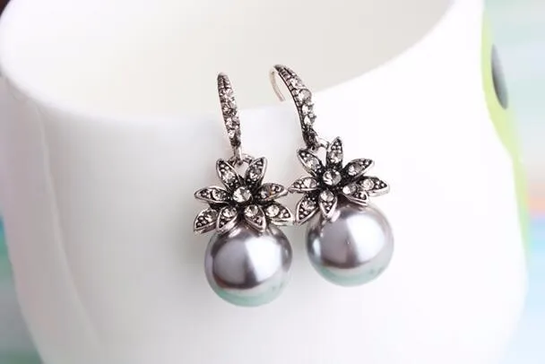 Fashion Luxury Vintage Pearl Drop Earrings - 2 Colors